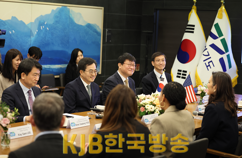 그레첸 휘트머 미시간 주지사 면담(2).png