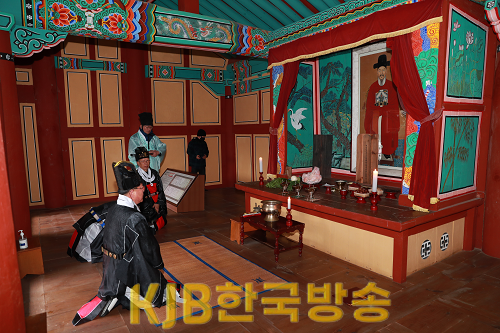 사진은 제425주기 충무공 이순신 장군 순국제 봉행 (1).png