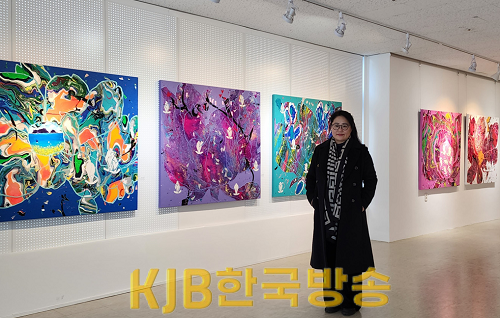 최진희 작가.png