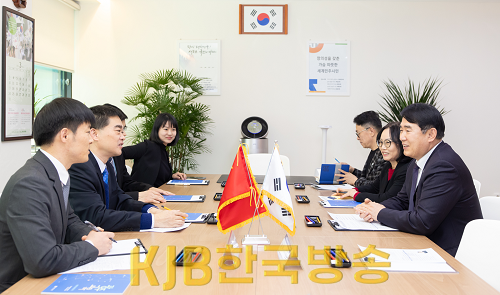 ★ [사진2] 만남을 갖은 광주시교육청 간부들과 중국주광주총영사 일행.png