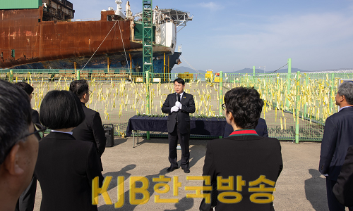 ★ [사진2] 광주시교육청, 목포신항만에서 세월호 참사 10주기 추념식 개최.png
