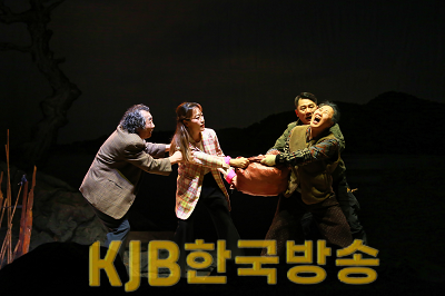 5. 7. - 극단벅수골 제42회 경남연극제 4관왕 석권 2(하얀파도 공연).png