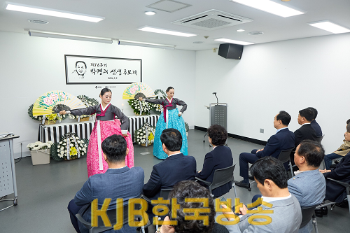5. 7. - 통영시  현대문학의 어머니 박경리 선생 제16주기 추모제 개최 3(헌무).png