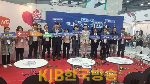 3-1. (사진) 선포식.png
