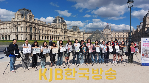★ [사진5] 루브르 박물관 앞 기념촬영.png