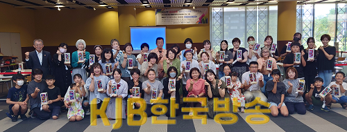 8-1. (사진)전북국제협력진흥원 일본 가고시마현에 한지의 아름다움 알려.png